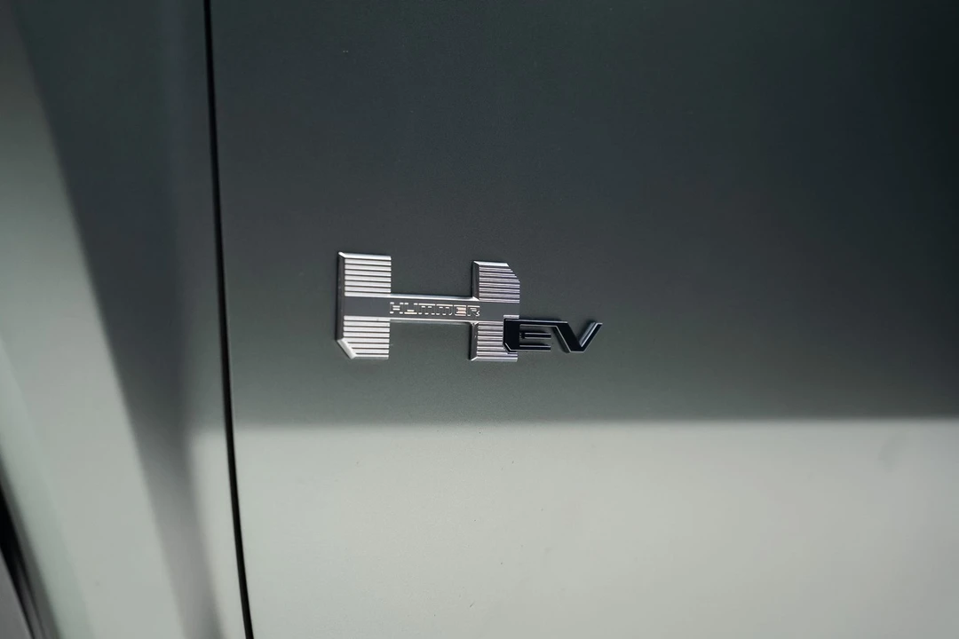 2024 GMC Hummer EV - Image 26 of 31