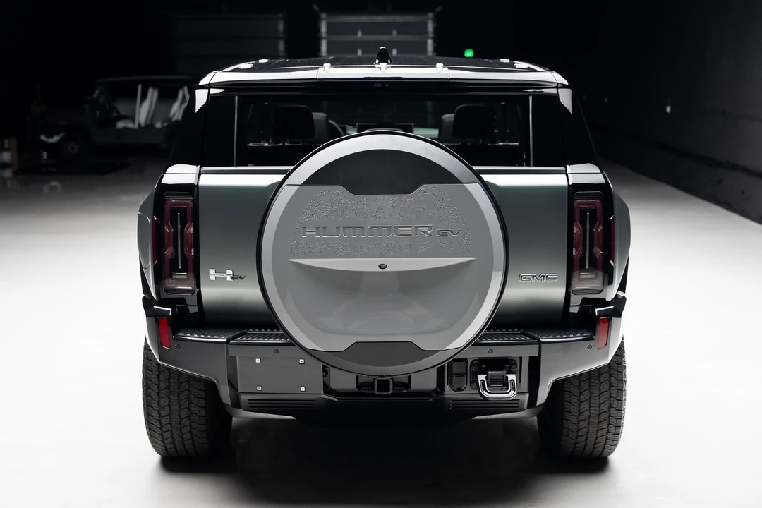 2024 GMC Hummer EV - Image 29 of 31