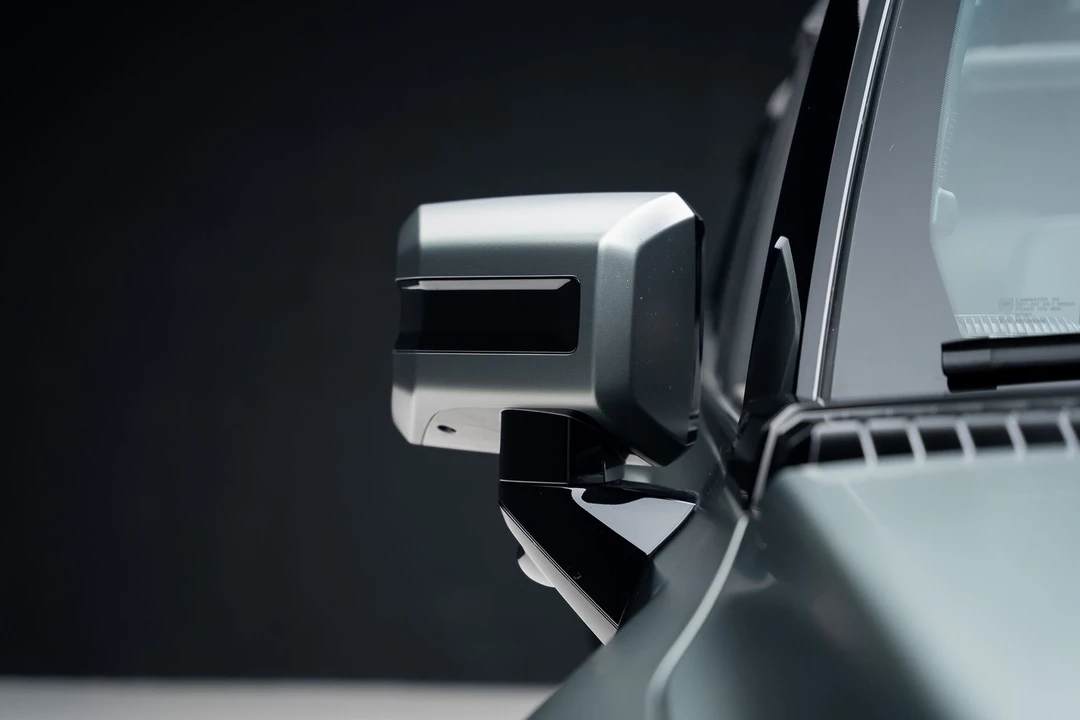2024 GMC Hummer EV - Image 17 of 31