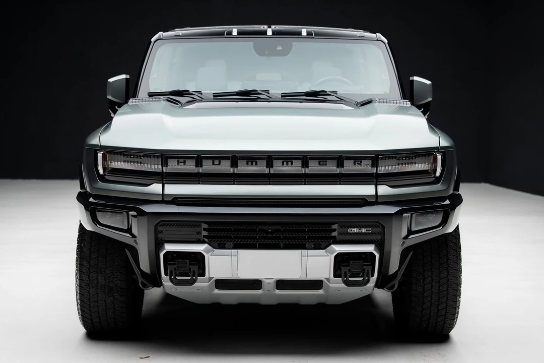 2024 GMC Hummer EV - Image 9 of 31