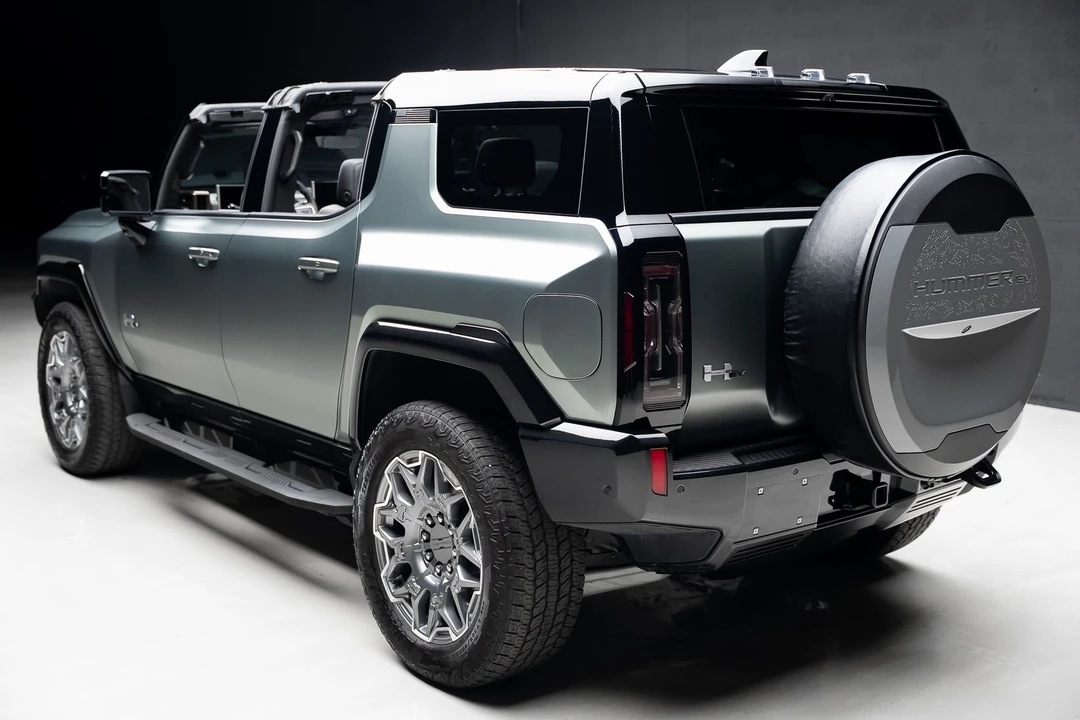 2024 GMC Hummer EV - Image 28 of 31