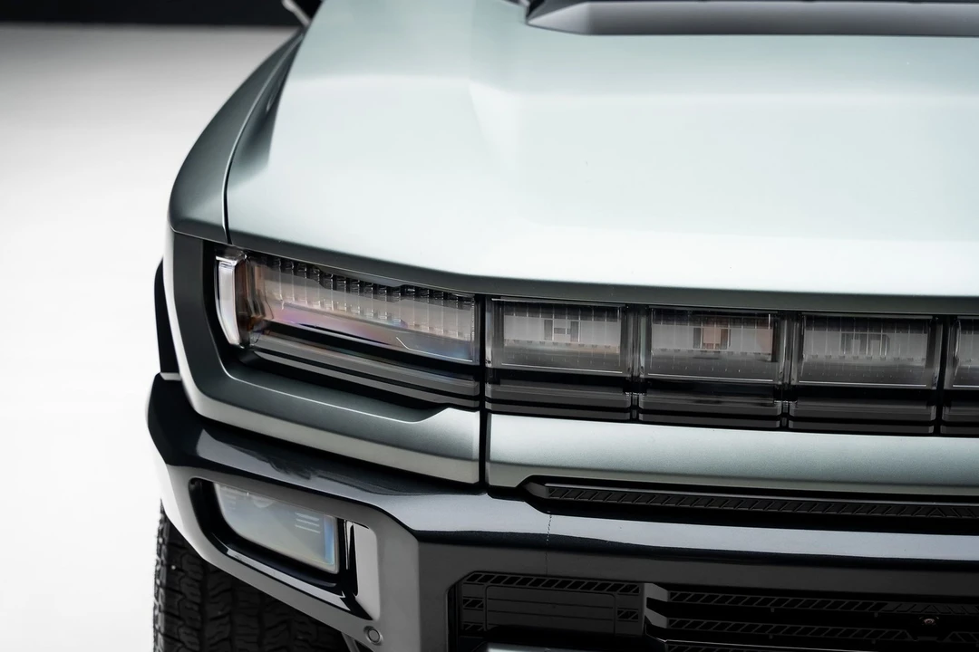 2024 GMC Hummer EV - Image 14 of 31
