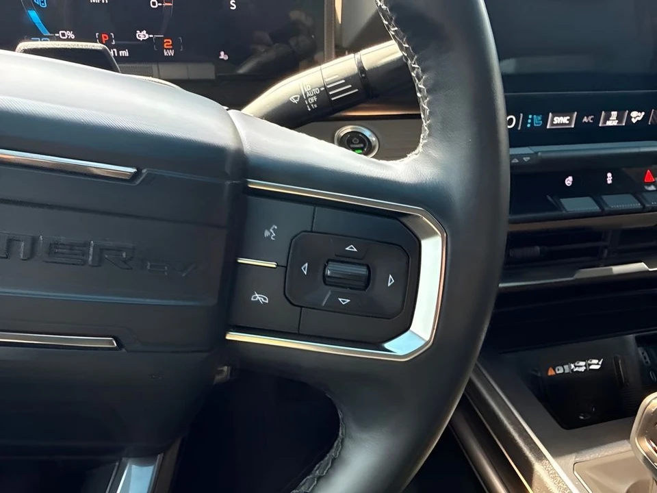 2024 GMC Hummer EV - Image 18 of 31