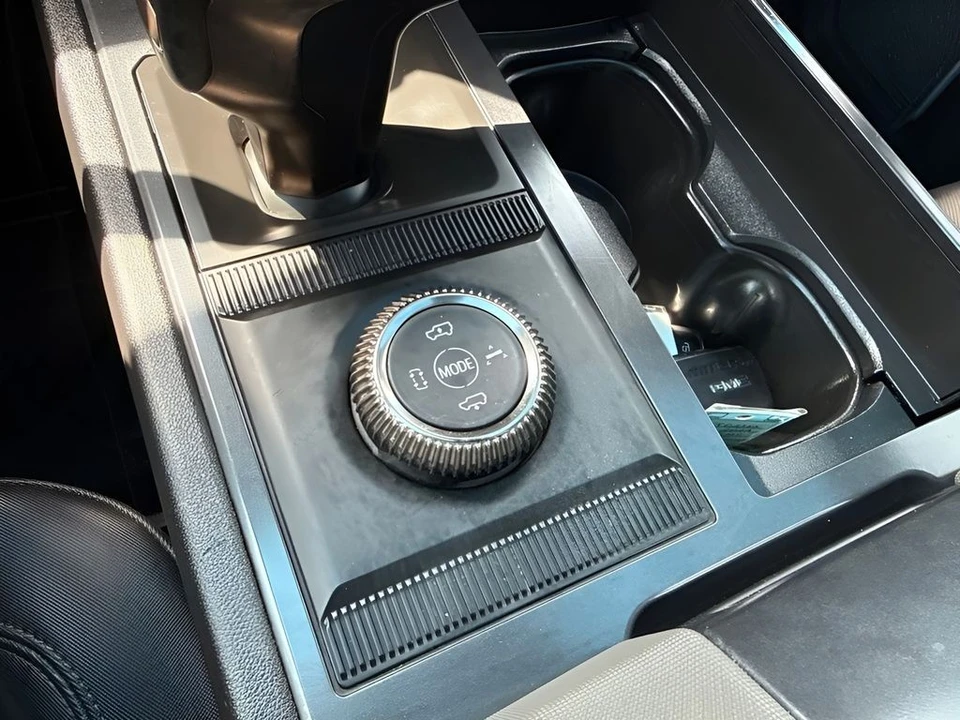 2024 GMC Hummer EV - Image 26 of 31