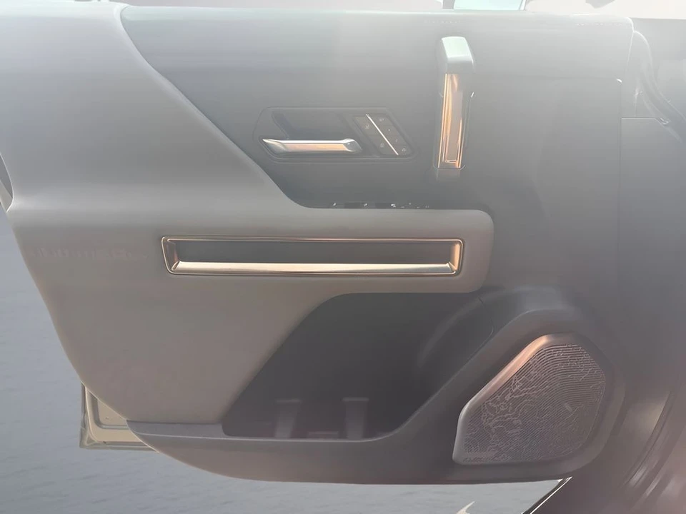 2024 GMC Hummer EV - Image 31 of 31