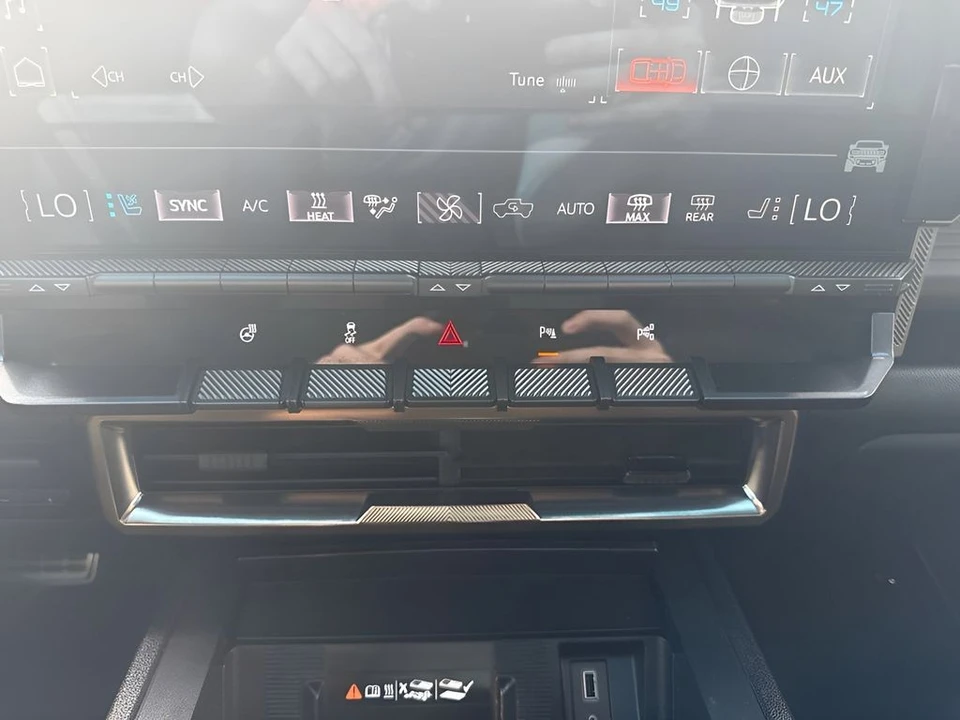 2024 GMC Hummer EV - Image 21 of 31