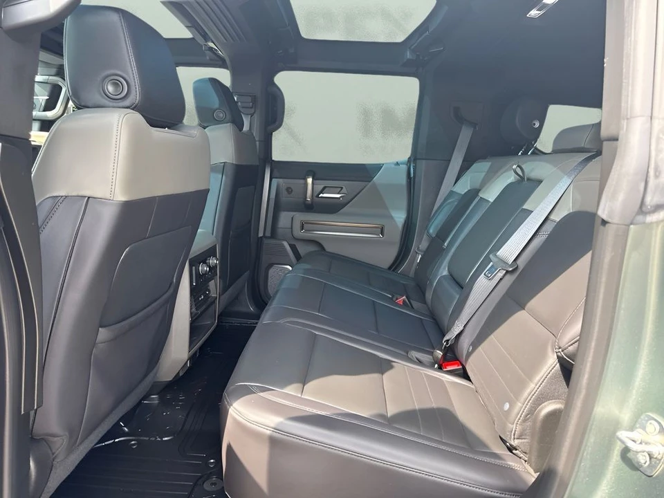 2024 GMC Hummer EV - Image 13 of 31