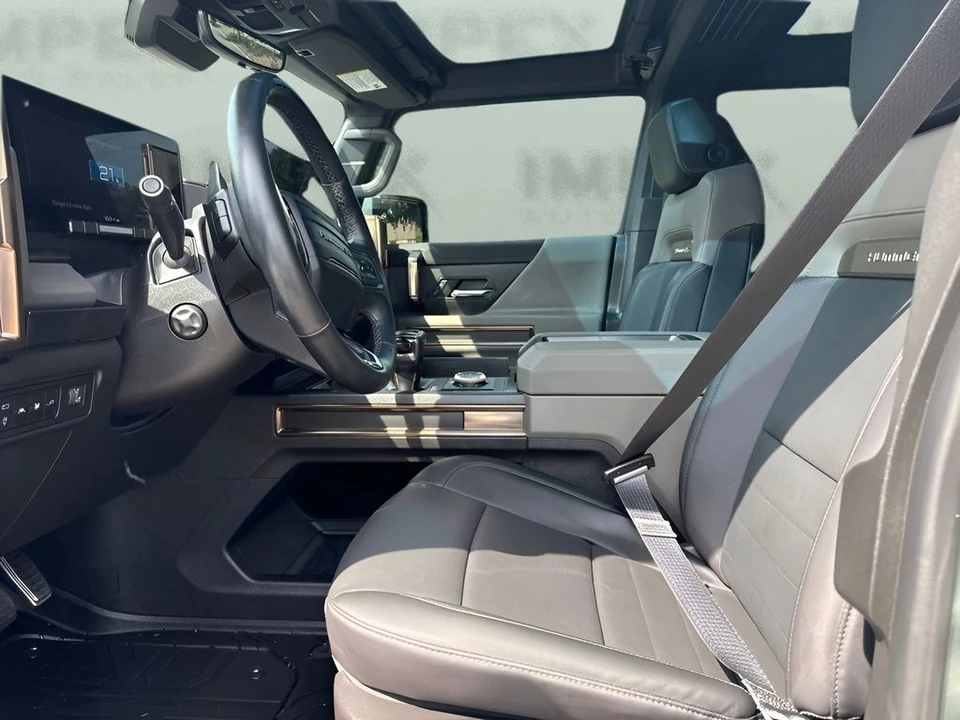 2024 GMC Hummer EV - Image 10 of 31
