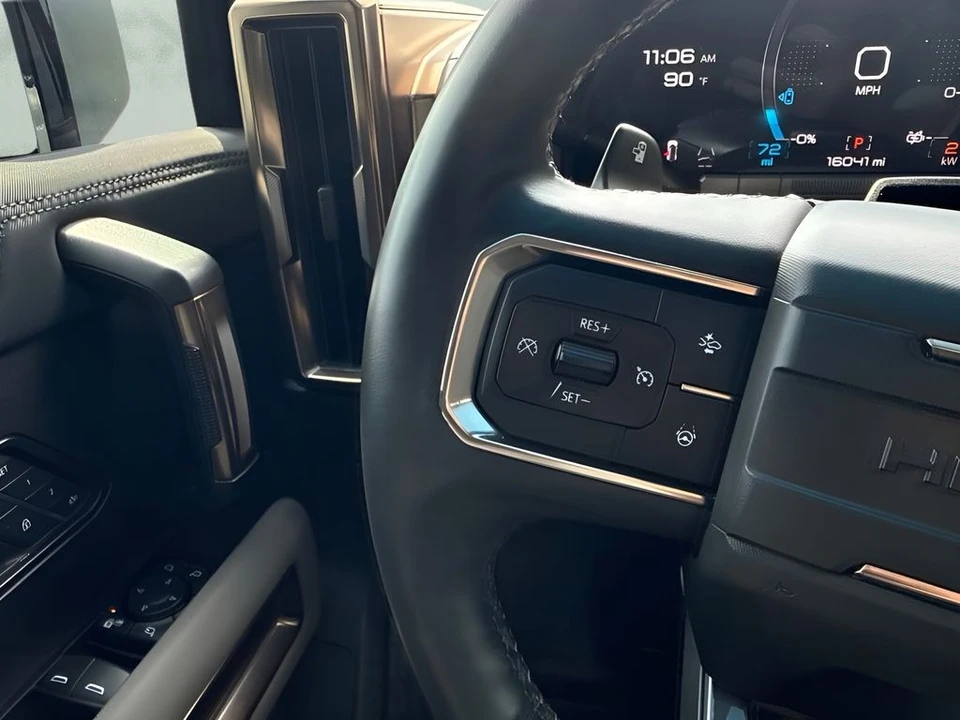 2024 GMC Hummer EV - Image 17 of 31