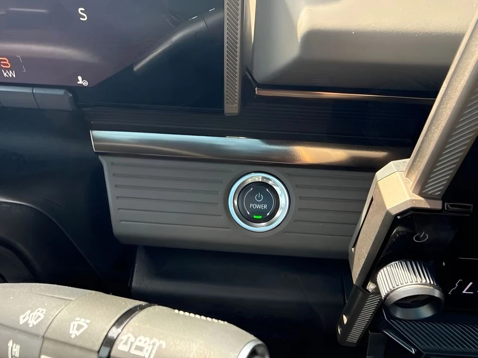 2024 GMC Hummer EV - Image 23 of 31