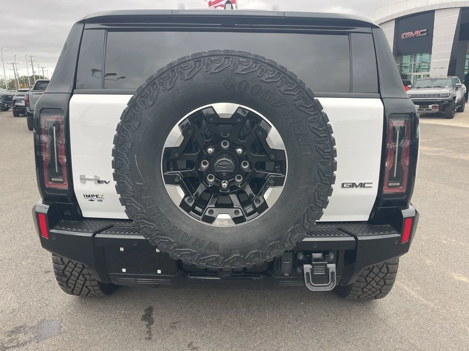 2024 GMC Hummer EV - Image 4 of 21