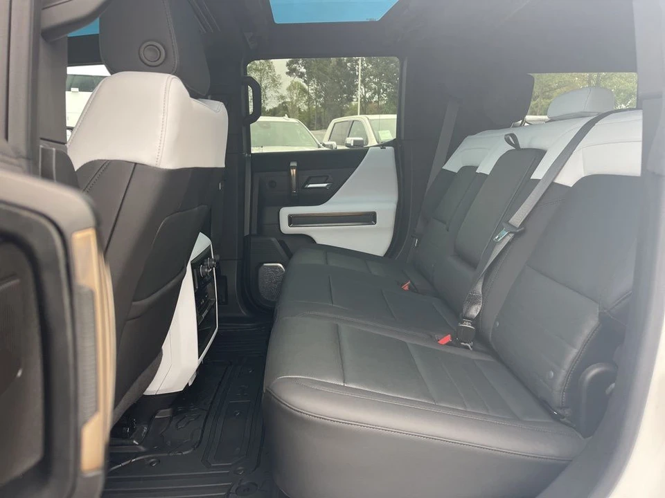 2024 GMC Hummer EV - Image 13 of 21