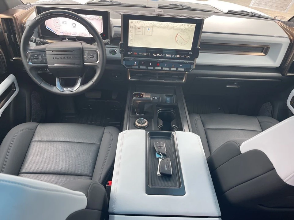 2024 GMC Hummer EV - Image 15 of 21