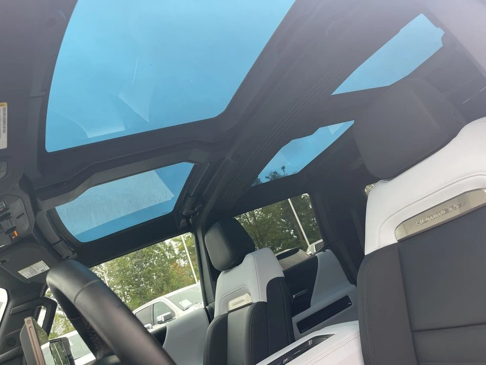 2024 GMC Hummer EV - Image 10 of 21