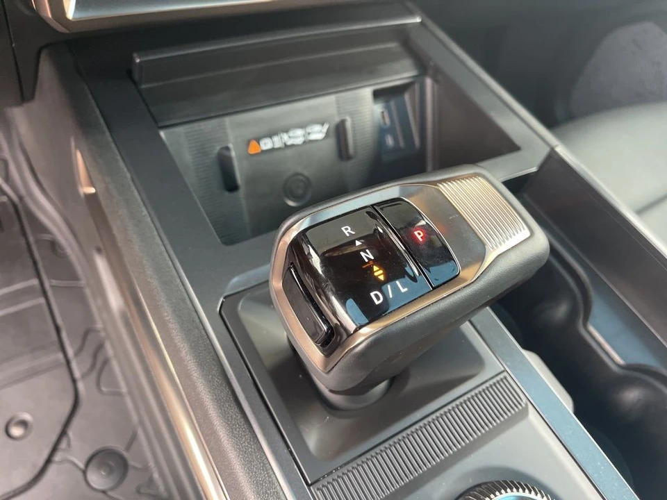 2024 GMC Hummer EV - Image 19 of 21