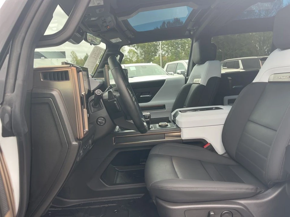 2024 GMC Hummer EV - Image 9 of 21