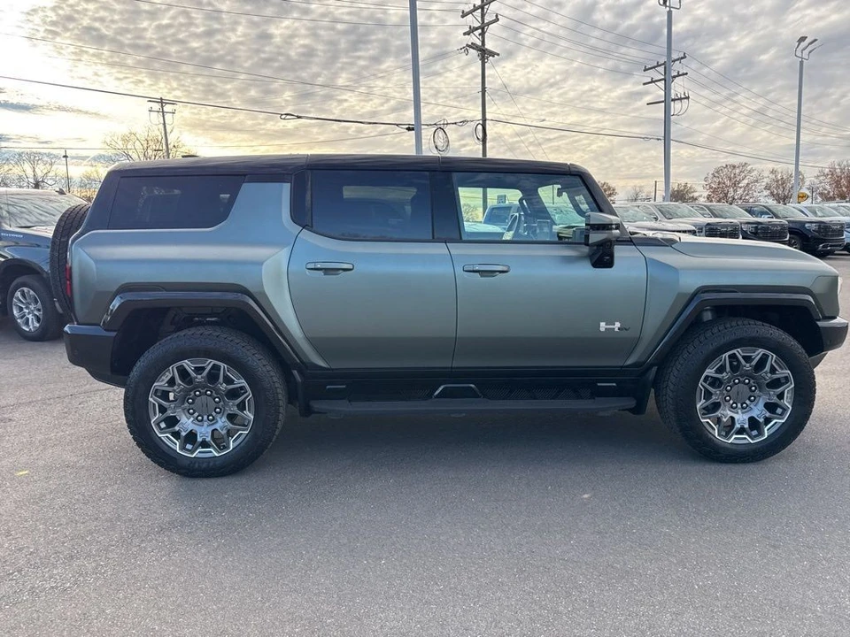 2024 GMC Hummer EV - Image 6 of 12