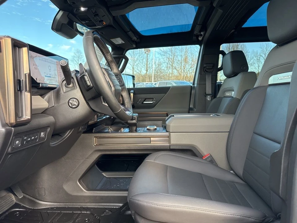 2024 GMC Hummer EV - Image 9 of 12