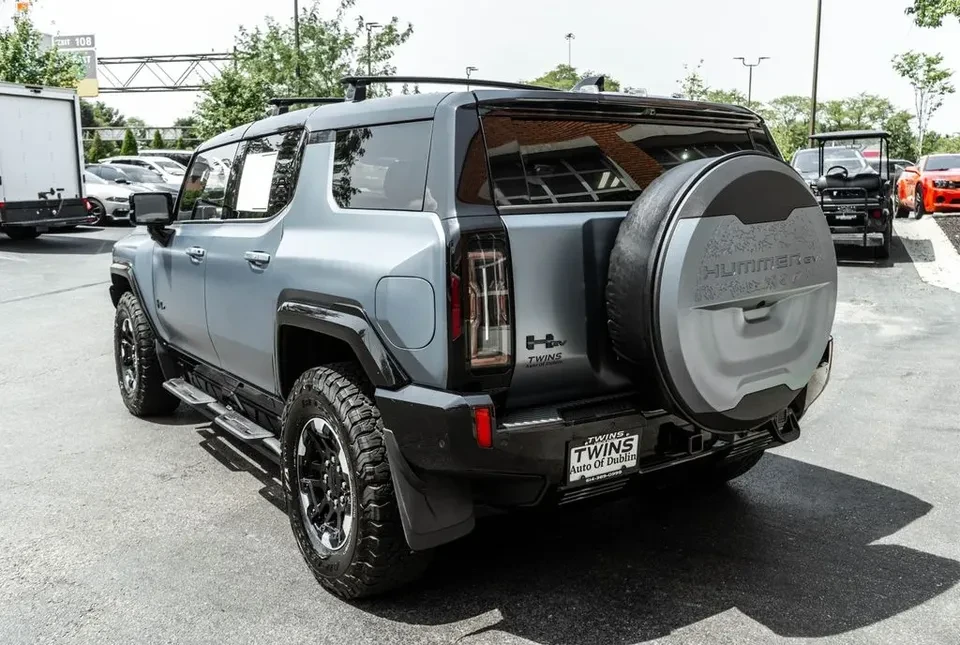 2024 GMC Hummer EV - Image 19 of 20