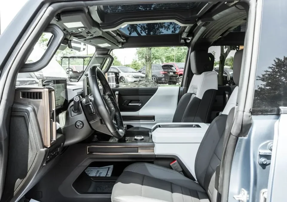 2024 GMC Hummer EV - Image 13 of 20
