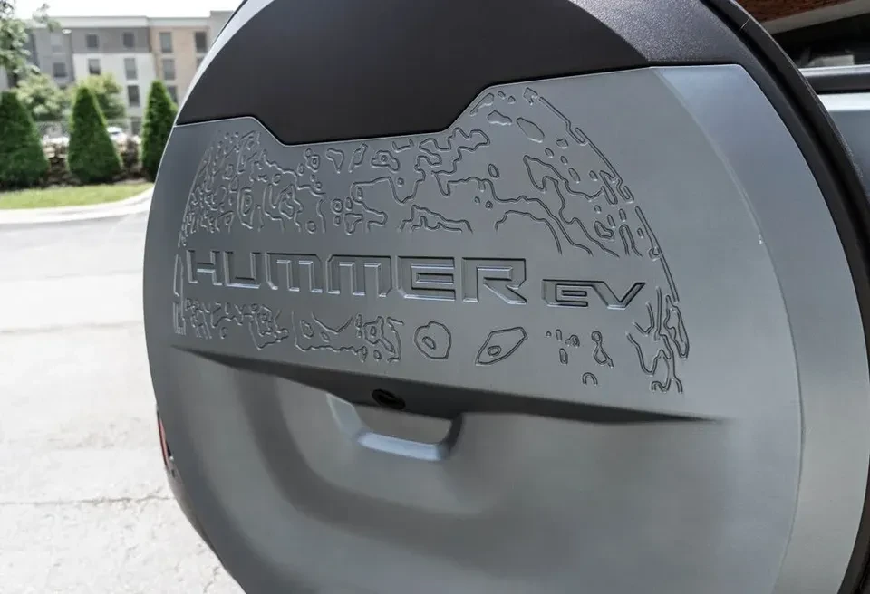 2024 GMC Hummer EV - Image 17 of 20