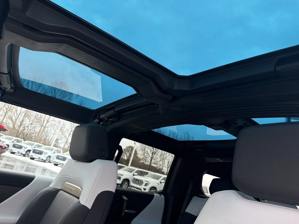 2024 GMC Hummer EV - Image 10 of 12