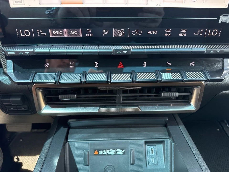 2024 GMC Hummer EV - Image 19 of 21