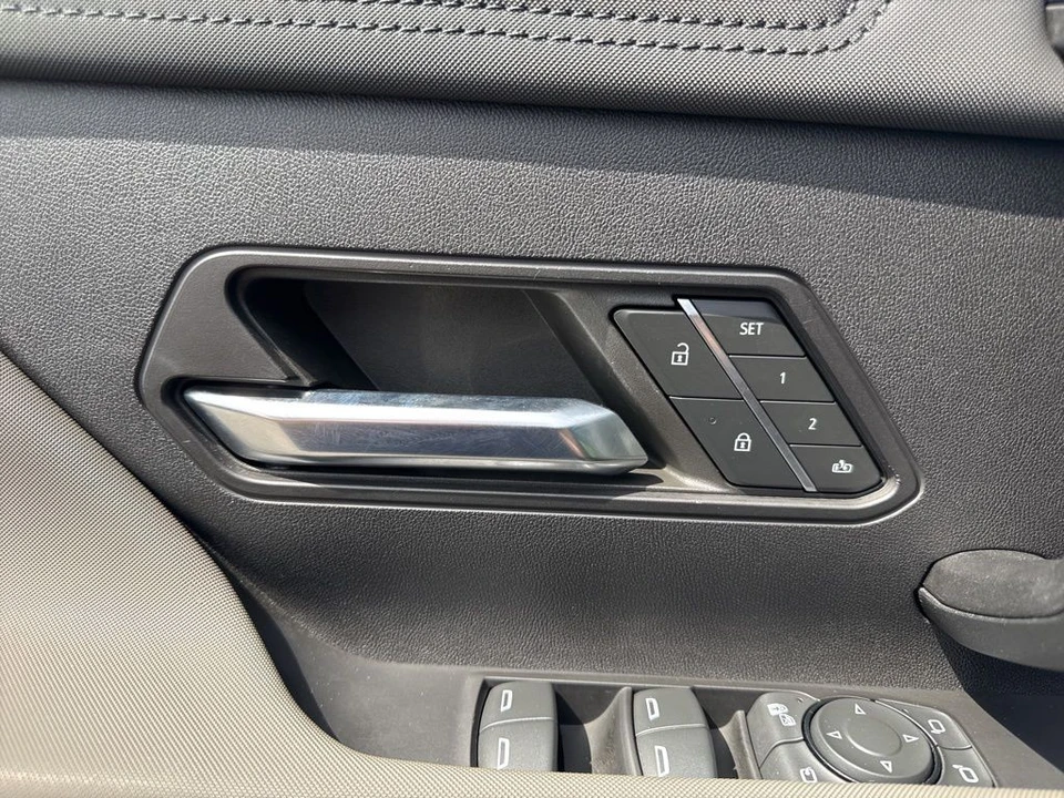 2024 GMC Hummer EV - Image 11 of 21