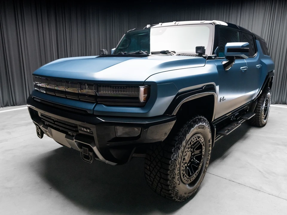 2024 GMC Hummer EV - Image 10 of 21