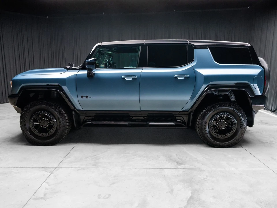 2024 GMC Hummer EV - Image 12 of 21
