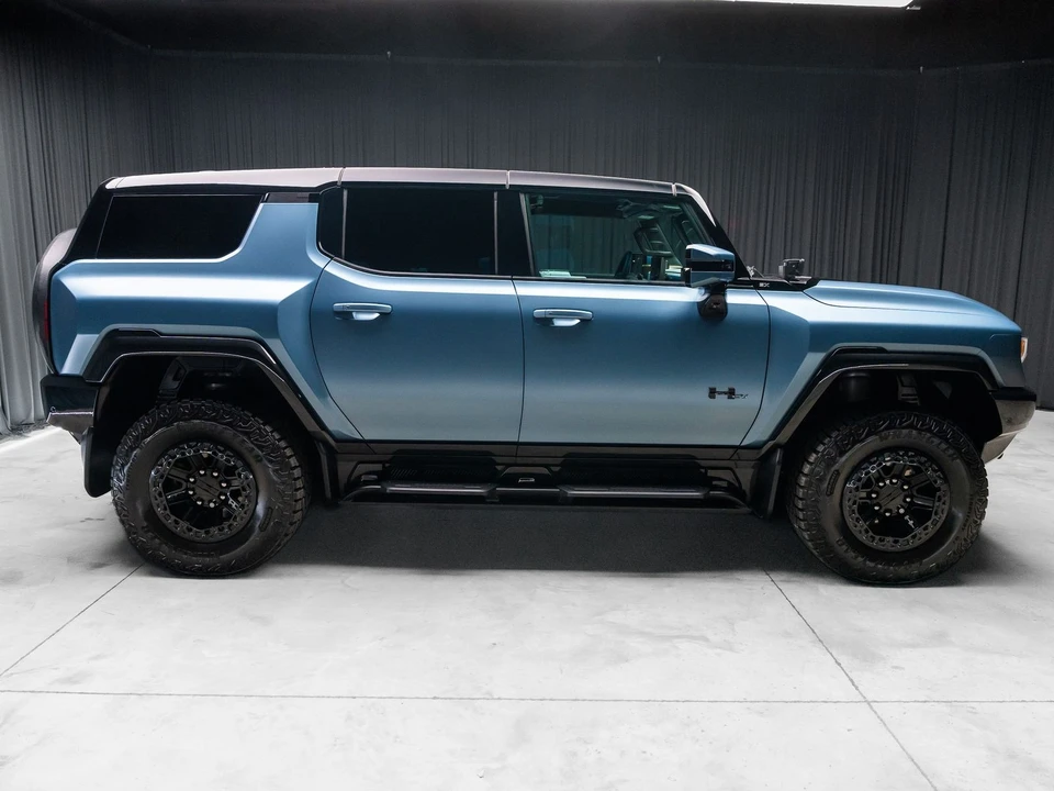 2024 GMC Hummer EV - Image 16 of 21
