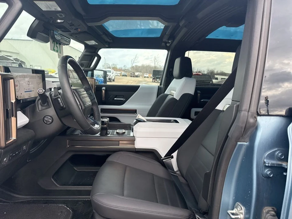 2024 GMC Hummer EV - Image 5 of 7