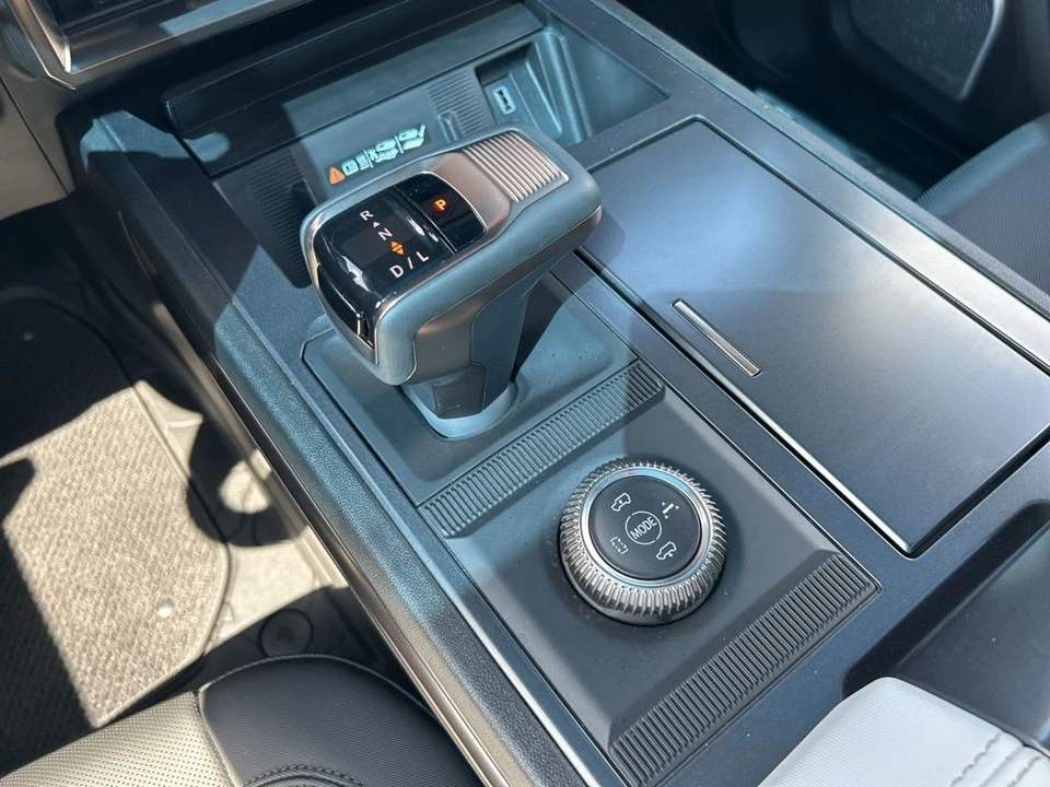 2024 GMC Hummer EV - Image 18 of 21