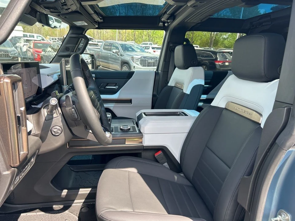 2024 GMC Hummer EV - Image 9 of 21