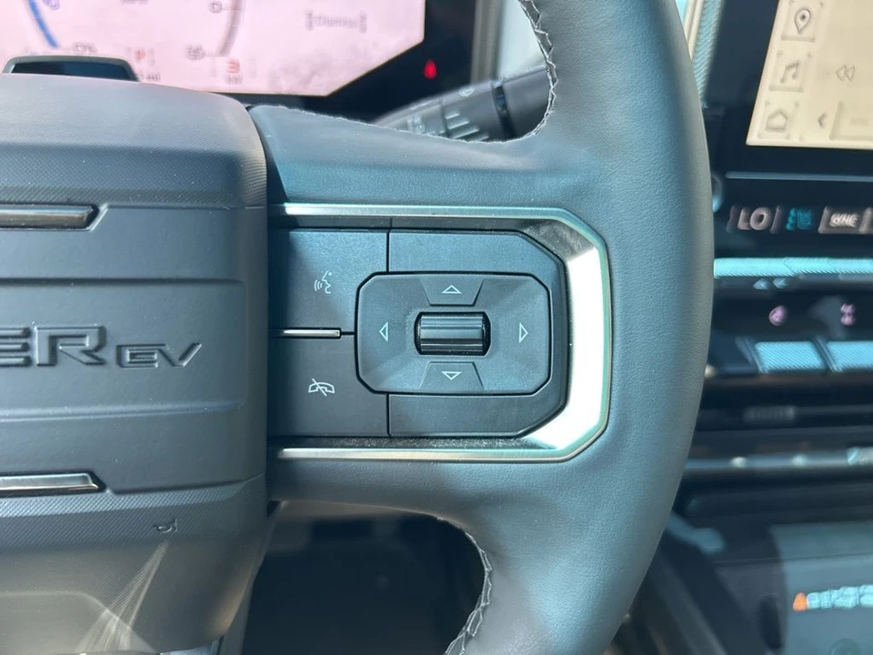 2024 GMC Hummer EV - Image 17 of 21