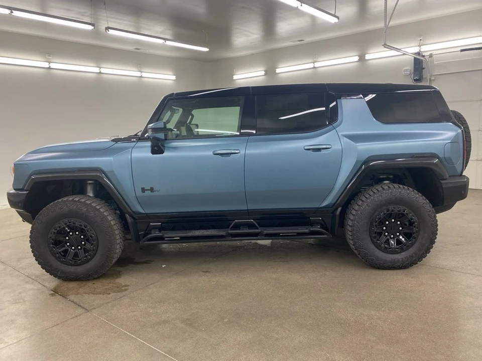 2024 GMC Hummer EV - Image 6 of 12