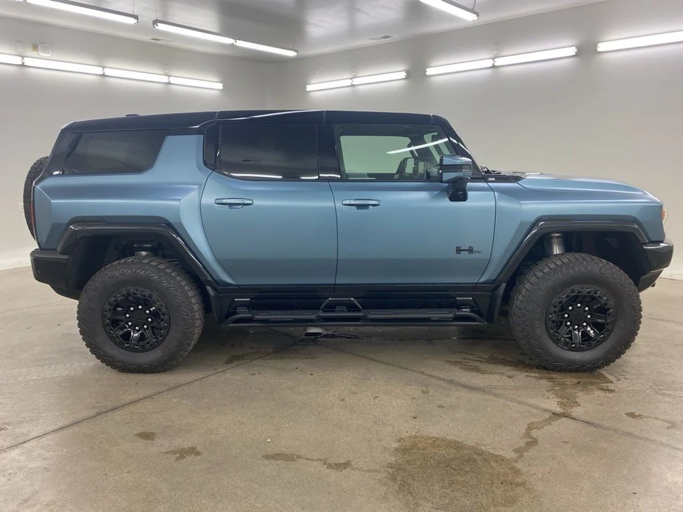 2024 GMC Hummer EV - Image 12 of 12
