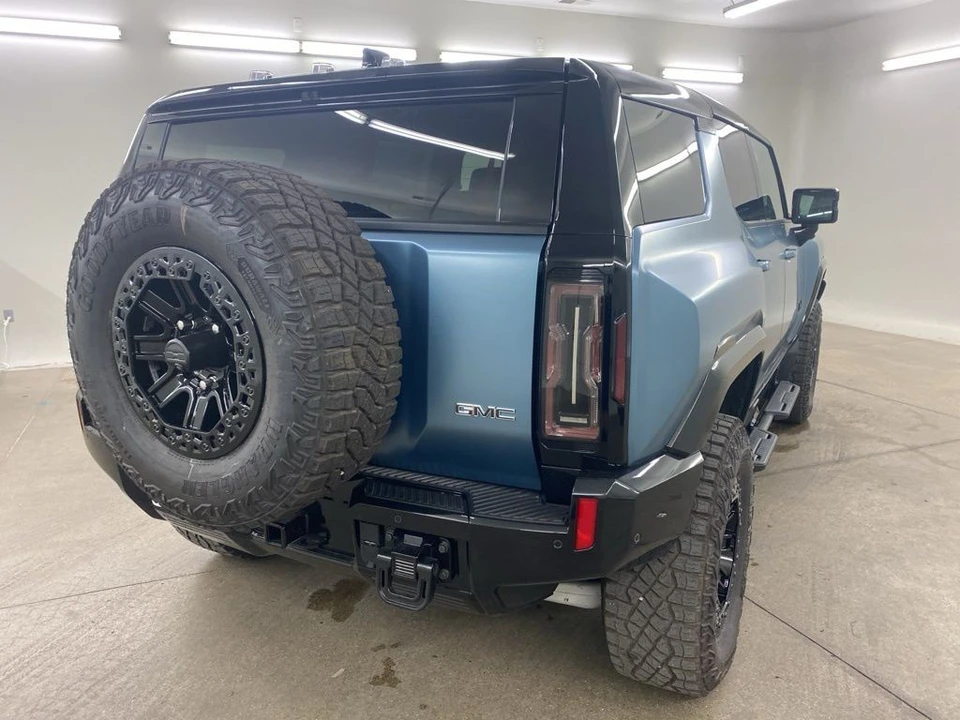 2024 GMC Hummer EV - Image 10 of 12
