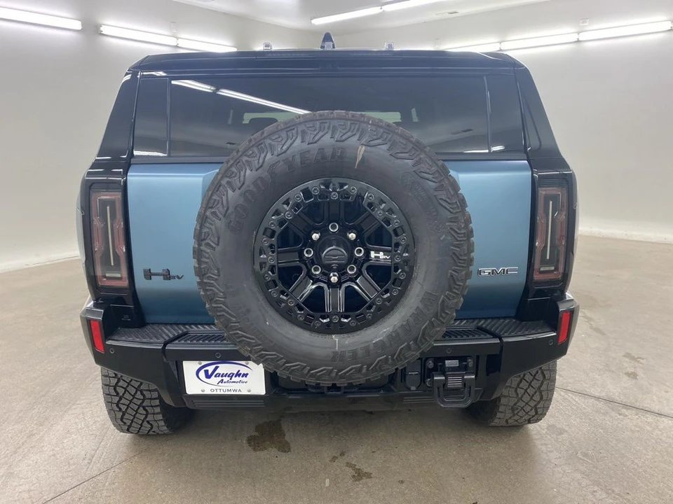 2024 GMC Hummer EV - Image 9 of 12