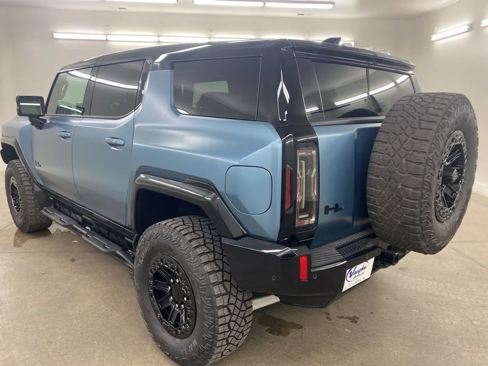 2024 GMC Hummer EV - Image 7 of 12