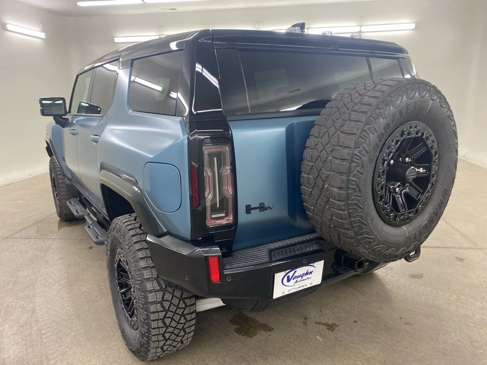 2024 GMC Hummer EV - Image 8 of 12