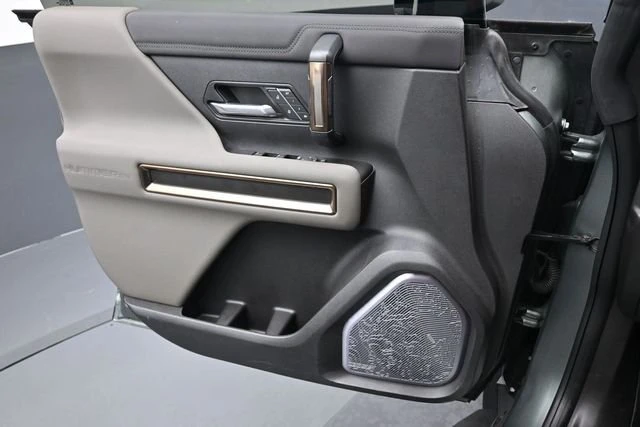 2024 GMC Hummer EV - Image 14 of 20