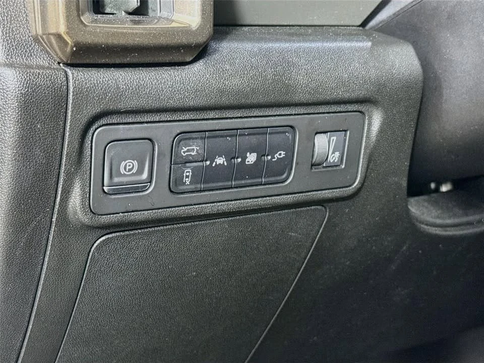2024 GMC Hummer EV - Image 8 of 16