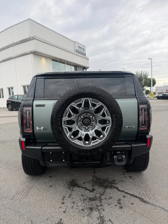 2024 GMC Hummer EV - Image 9 of 13
