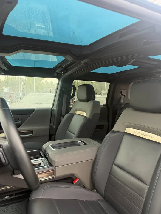 2024 GMC Hummer EV - Image 10 of 13
