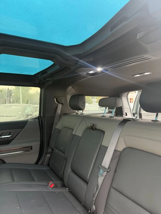 2024 GMC Hummer EV - Image 11 of 13
