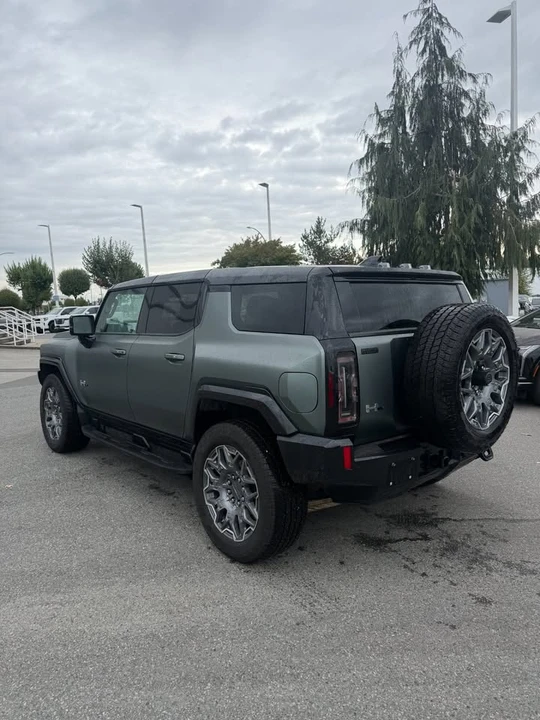 2024 GMC Hummer EV - Image 8 of 13