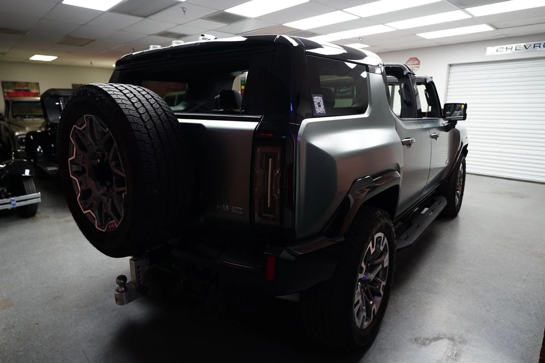 2024 GMC Hummer EV - Image 16 of 31