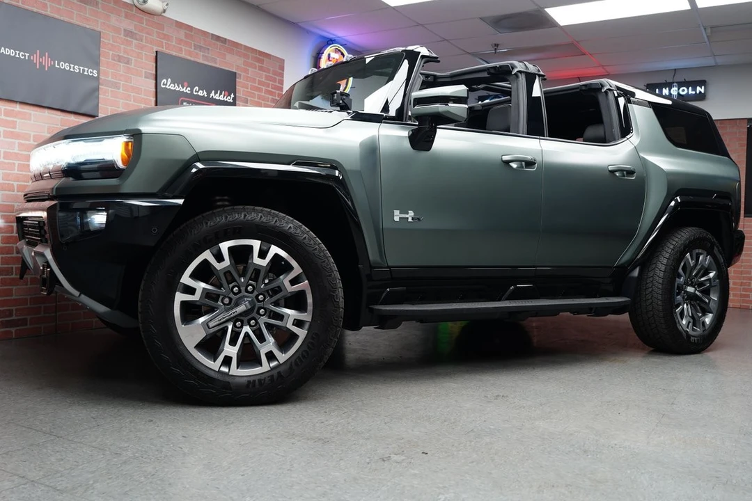 2024 GMC Hummer EV - Image 5 of 31