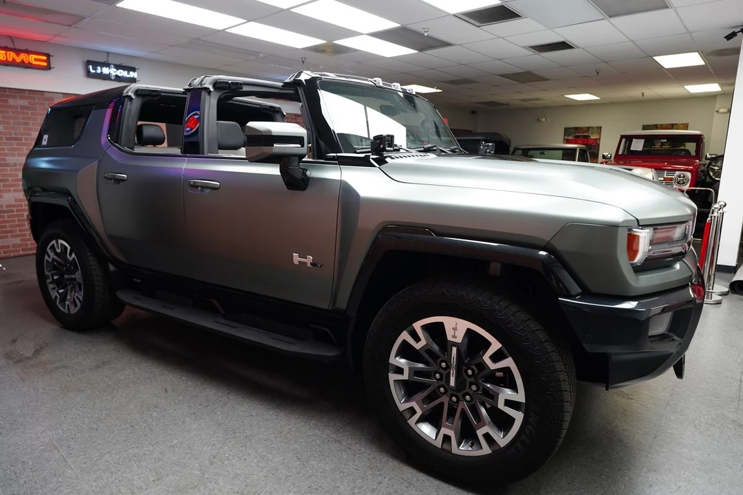 2024 GMC Hummer EV - Image 17 of 21